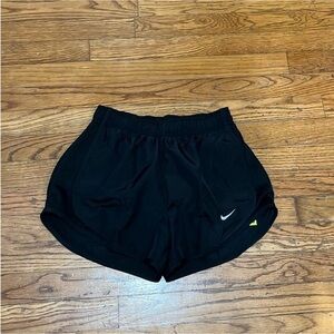 Nike Black Athletic Shorts Lightweight Design